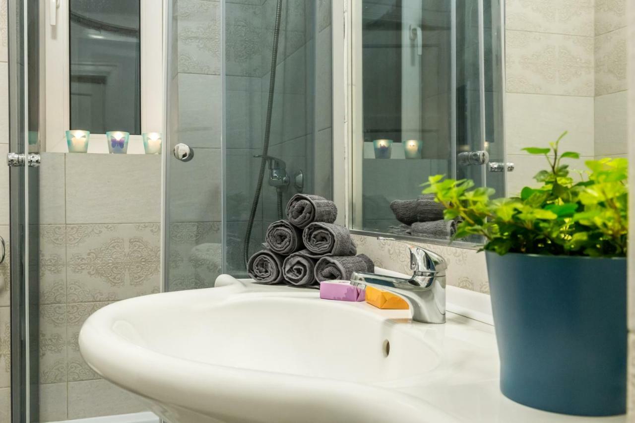 White Nights Of Old Town Bucharest Apartment Екстериор снимка