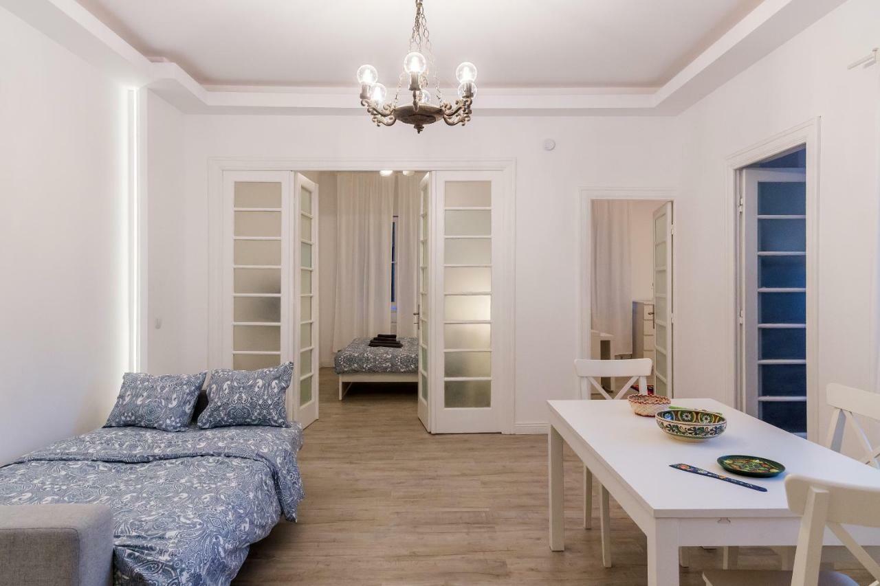 White Nights Of Old Town Bucharest Apartment Екстериор снимка